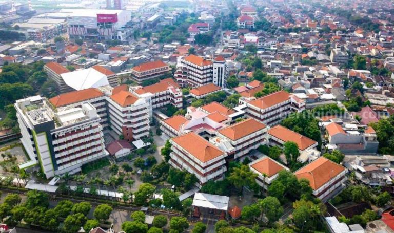 Memilih universitas terbaik surabaya